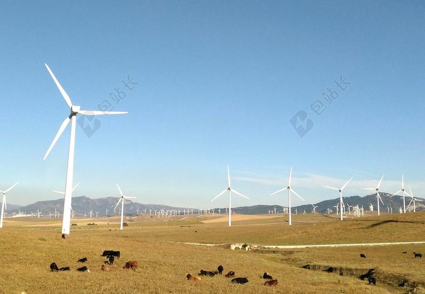 风景 风光 美景 田园 山水 农场 农田 庄园 道路 旅途 路途 户外 街道 公路  山 山峰 顶峰 景色 冒险 探险 远足 度假 旅游 休闲 挑战 极限运动   天空 草地 草坪 草丛 自然 环境 山 山峦 山峰