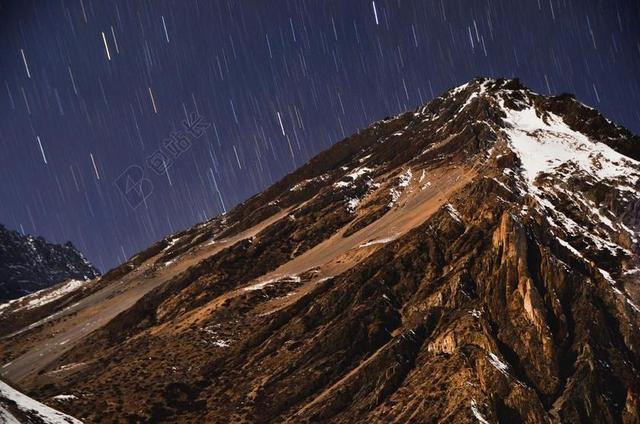 星空 星星 闪光 明星  风景 风光 美景 田园 山水 夜晚 晚上 黑夜 黑暗 灯光 霓虹灯 日落 夕阳 太阳 雨 下雨 忧郁  灯光 光线 激光 打火机 冒险 探险 远足 度假 旅游 休闲 挑战 极限运动 书 书籍 阅读 活力 山 山峦 山峰