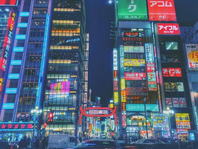 建筑 大厦 建筑物 建设  夜晚 晚上 黑夜 黑暗 灯光 霓虹灯 灯光 光线 激光 打火机 冒险 探险 远足 度假 旅游 休闲 挑战 极限运动 窗户 日本 城市 现代生活   建筑 结构 建筑物 建筑学