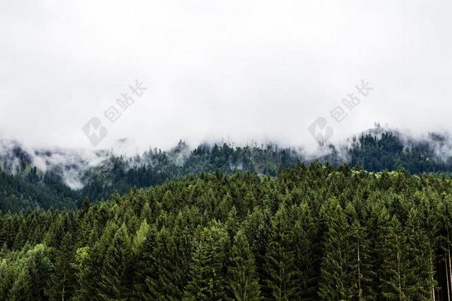 风景 风光 美景 田园 山水 山 山峰 顶峰 景色  树木 丛林 森林 自然 环境  云 云朵 天空 树 树木 树林 森林