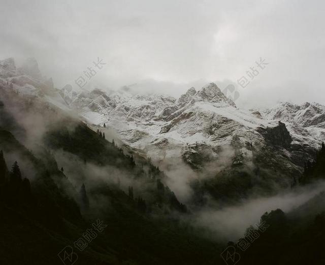 星星 闪光 明星 风景 风光 美景 田园 山水 山 山峰 顶峰 景色  地球 泥土 草地 操场 墙 围墙 表面 隔阂 背景 旅行 旅游 行程 度假 休闲 度假 假日 冒险 探险 远足 度假 旅游 休闲 挑战 极限 家 家园 家居 故乡 美丽 休闲 放松 休闲  厅 冬季 冬天 新年 树木 丛林 森林 自然 环境 秋天 秋日 书 书籍 阅读  树 树木 树林 森林 山 山峦 山峰 白色 浅色 黑白 简单 清新 黑色 暗色 黑白 昏暗