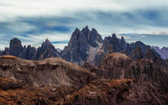 风景 风光 美景 田园 山水 地球 泥土 草地 操场 山 山峰 顶峰 景色 天空 可爱的 山 山峦 山峰