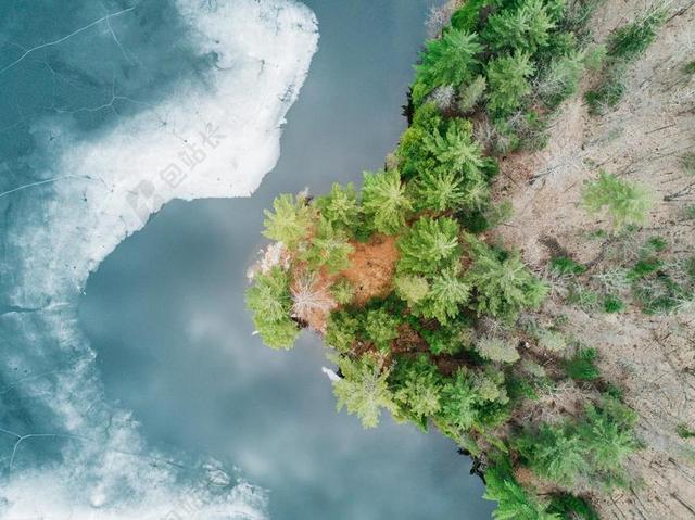 风景 风光 美景 田园 山水  地球 泥土 草地 操场 纹理 组织 材料 花纹 墙 围墙 表面 隔阂 背景 冬季 冬天 新年 树木 丛林 森林 海 海水 大海 自然 环境  雨 下雨 惬意 加拿大 城市 城市生活 现代化