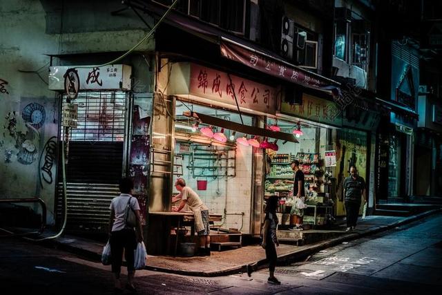 建筑 大厦 建筑物 建设  夜晚 晚上 黑夜 黑暗 灯光 霓虹灯 城市 都市 时尚 现代化 灯光 光线 激光 打火机 购物 商场 流行 时尚 美丽 爱情 恋爱 恋人 情人 情侣 浪漫 商场 店铺 商家 购物 可爱的