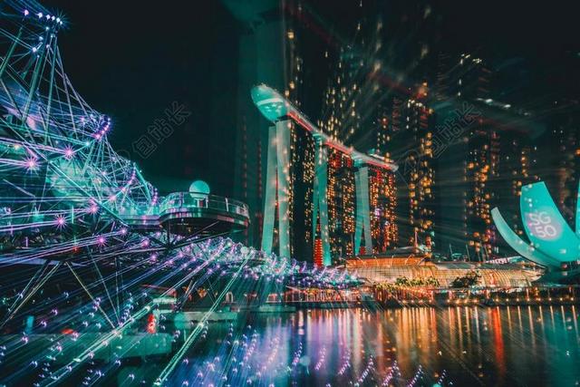 夜晚 晚上 黑夜 黑暗 灯光 霓虹灯  建筑 大厦 建筑物 建设  风景 风光 美景 田园 山水 城市 都市 时尚 现代化 灯光 光线 激光 打火机 书 书籍 阅读 庆祝 节日  雨 下雨 惬意