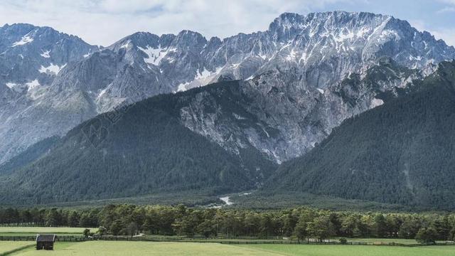 风景 风光 美景 田园 山水  农场 农田 庄园   丽人 优雅 美丽 漂亮 女孩 女人 女性 山 山峰 顶峰 景色 冒险 探险 远足 度假 旅游 休闲 挑战 极限  旅行 旅游 行程 度假 休闲 度假 假日 树木 丛林 森林 自然 环境 树 树木 树林 森林