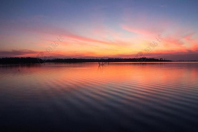 风景 风光 美景 田园 山水 日落 夕阳 太阳 树木 丛林 森林 海 海水 大海 云 云朵 天空  雨 下雨 惬意 树 树木 树林 森林