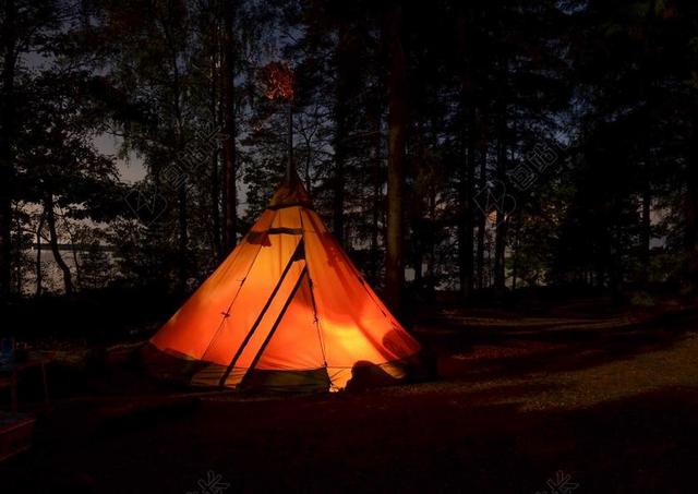 夜晚 晚上 黑夜 黑暗 灯光 霓虹灯 旅行 旅游 行程 度假 休闲 度假 假日 冒险 探险 远足 度假 旅游 休闲 挑战 极限运动 夏日 夏季 热情 清新 新鲜  自然 环境  男士 男性 男人