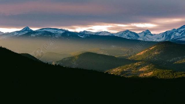 风景 风光 美景 田园 山水 灯光 光线 激光 打火机 山 山峰 顶峰 景色 树木 丛林 森林  自然 环境 山 山峦 山峰