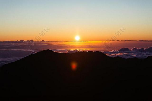 风景 风光 美景 田园 山水 日落 夕阳 太阳  美女 丽人 优雅 美丽 漂亮 女孩 女人 女性 灯光 光线 激光 打火机 山 山峰 顶峰 景色 母亲 母爱  天空 书 书籍 阅读 自然 环境 脚 足 云 云朵 天空