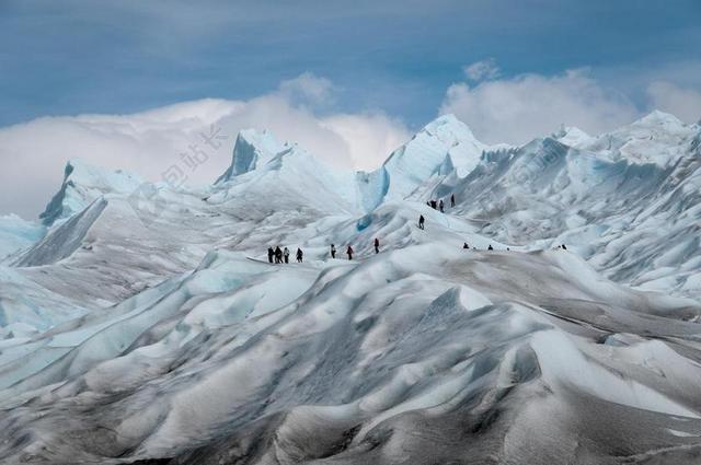 风景 风光 美景 田园 山水 地球 泥土 草地 操场  山 山峰 顶峰 景色   丽人 优雅 美丽 漂亮 女孩 女人 女性 旅行 旅游 行程 度假 休闲 度假 假日 爱情 恋爱 恋人 情人 情侣 浪漫 冒险 探险 远足 度假 旅游 休闲 挑战 极限运动 宝宝 婴儿 孩子  冬季 冬天 新年  天空  树木 丛林 森林 自然 环境   可爱的 云 云朵 天空 雨 下雨 惬意 人物 人群 风土人情 树 树木 树林 森林 山 山峦 山峰