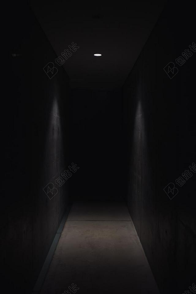 工作中 工作 办公室 会议 职场  夜晚 晚上 黑夜 黑暗 灯光 霓虹灯 城市 都市 时尚 现代化 道路 旅途 路途 户外 街道 公路 灯光 光线 激光 打火机 墙 围墙 表面 隔阂 背景 伤心 悲伤 忧郁 忧伤 室内 室内装修 装潢 艺术设计 家装 日本 城市 现代生活
