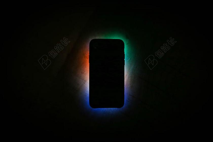 科技 技术 信息科技 夜晚 晚上 黑夜 黑暗 灯光 霓虹灯 灯光 光线 激光 打火机 IPHONE 苹果 苹果手机 商务