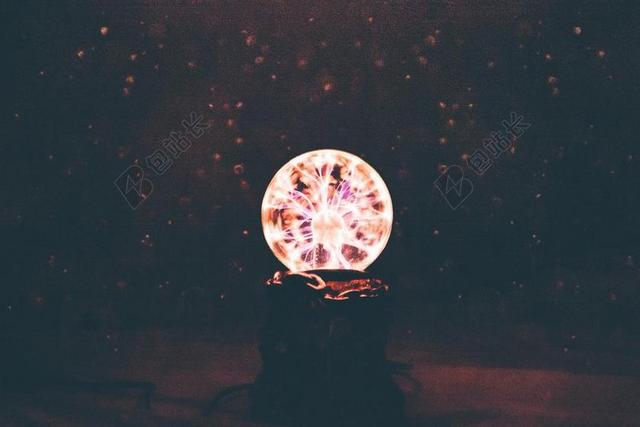 夜晚明亮的灯背景图片