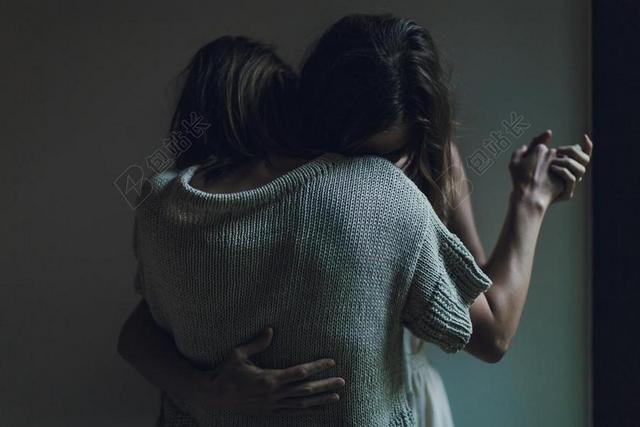 手 手势 握手 击掌 胜利 家 家庭 家族 家人 团结 团圆 美女 丽人 优雅 美丽 漂亮 女孩 女人 女性 婚礼 喜庆 庆祝 节日 婚姻 爱人 恋人 情侣  爱情 恋爱 恋人 情人 情侣 浪漫  伤心 悲伤 忧郁 忧伤 朋友 友谊 友情 人群 聚会 情侣 伴侣 爱情 肖像 人物特写 画像 女孩 少女 姑娘 美丽 写字 文章 书籍 可爱的  全身像 服装 服饰 流行   一个女人 女性 女士 美丽 女人