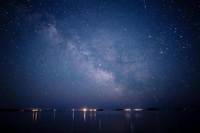 天空中美丽的星云背景图片