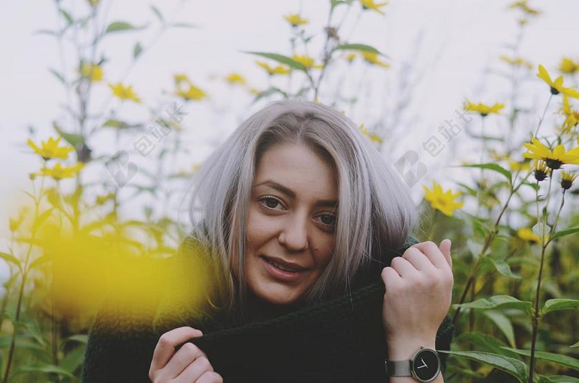 手 手势 握手 击掌 胜利 花 玫瑰 美丽 花朵 美女 丽人 优雅 美丽 漂亮 女孩 女人 女性 爱情 恋爱 恋人 情人 情侣 浪漫 微笑 莞尔一笑 甜蜜 肖像 人物特写 画像 女孩 少女 姑娘 美丽  自然 环境 手表 腕表 时间 观察 可爱的 人物 人群 风土人情 活力  女性 女士 美丽 女人 一个女人