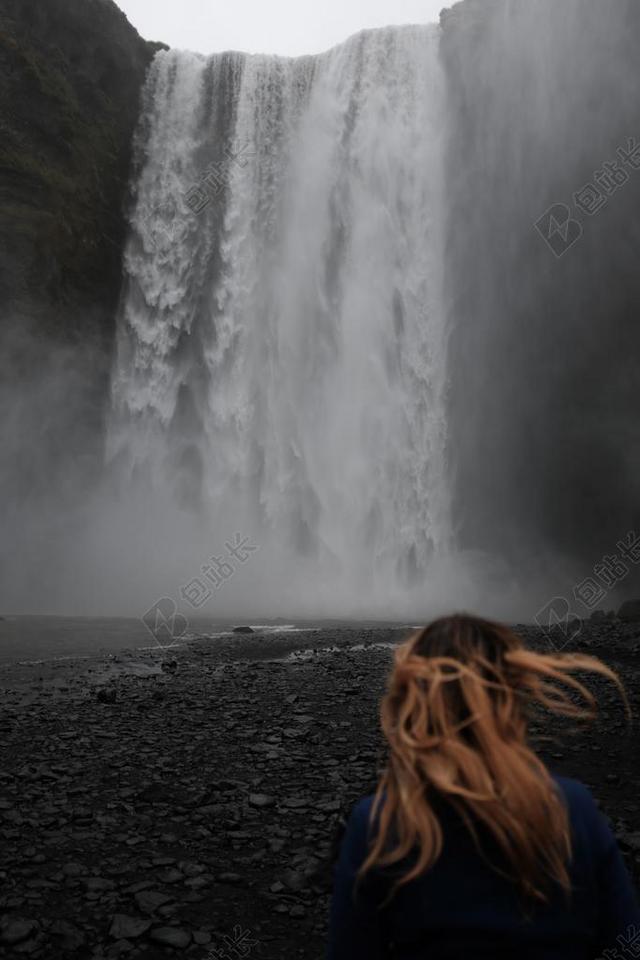 风景 风光 美景 田园 山水 地球 泥土 草地 操场  美女 丽人 优雅 美丽 漂亮 女孩 女人 女性 头发 毛发 毛 头部 旅行 旅游 行程 度假 休闲 度假 假日 冒险 探险 远足 度假 旅游 休闲 挑战 极限运动 伤心 悲伤 忧郁 忧伤 肖像 人物特写 画像 女孩 少女 姑娘 美丽  自然 环境 秋天 秋日 可爱的 积极 阳光 上进 概念 步骤 雨 下雨 惬意