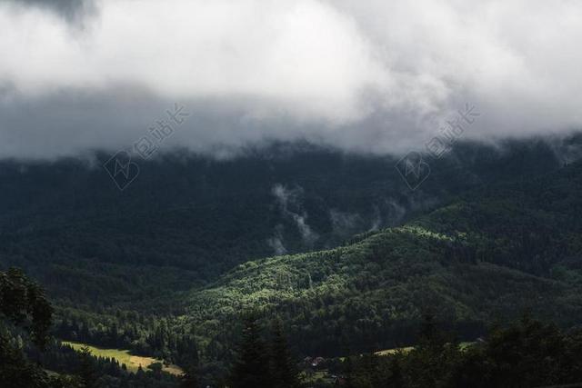 风景 风光 美景 田园 山水  地球 泥土 草地 操场 美女 丽人 优雅 美丽 漂亮 女孩 女人 女性 树木 丛林 森林 云 云朵 天空