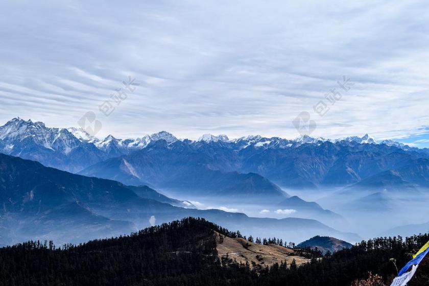 风景 风光 美景 田园 山水 地球 泥土 草地 操场  美女 丽人 优雅 美丽 漂亮 女孩 女人 女性 山 山峰 顶峰 景色 树木 丛林 森林  云 云朵 天空 树 树木 树林 森林 男士 男性 男人  山 山峦 山峰