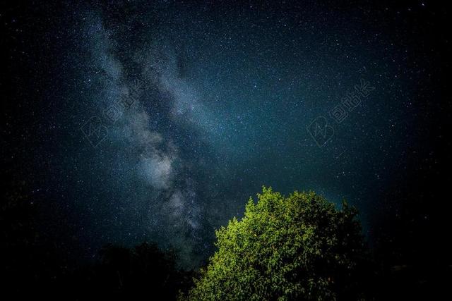 商务 商人 电子商务 股票交易所 业务 工作 星空 太空 空间  星空 星星 闪光 明星  夜晚 晚上 黑夜 黑暗 灯光 霓虹灯 风景 风光 美景 田园 山水 母亲 母爱 树木 丛林 森林 天空 自然 环境 空白 留白 树 树木 树林 森林 云 云朵 天空