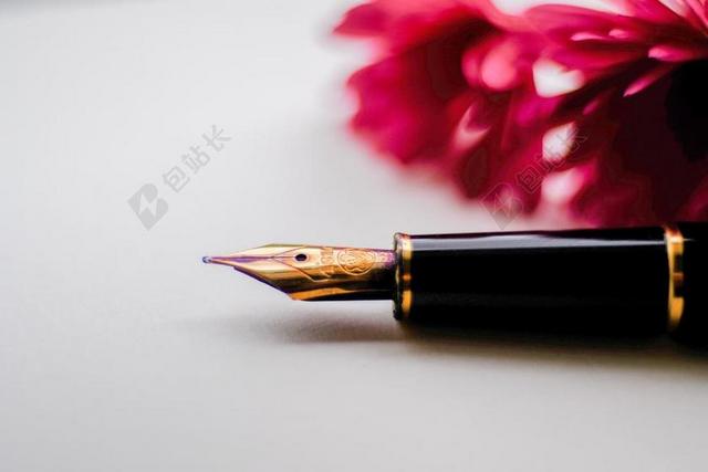 工作中 工作 办公室 会议 职场  花 玫瑰 美丽 花朵 复古 酿酒 古典 收获 阅读 书籍 学习 写字 文章 书籍 书 书籍 阅读 活力 黑色 暗色 黑白 昏暗