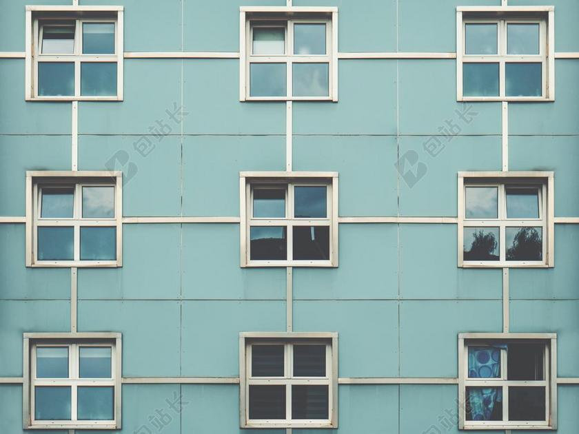 绿色墙上的窗户背景图片