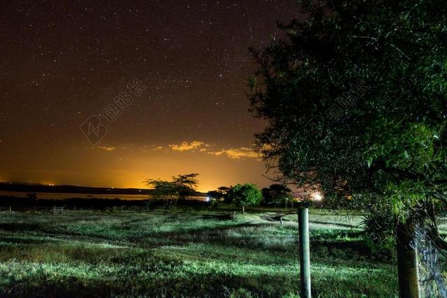 星空 太空 空间 星空 星星 闪光 明星  夜晚 晚上 黑夜 黑暗 灯光 霓虹灯 风景 风光 美景 田园 山水 灯光 光线 激光 打火机  树木 丛林 森林 天空 草地 草坪 草丛 云 云朵 天空 树 树木 树林 森林