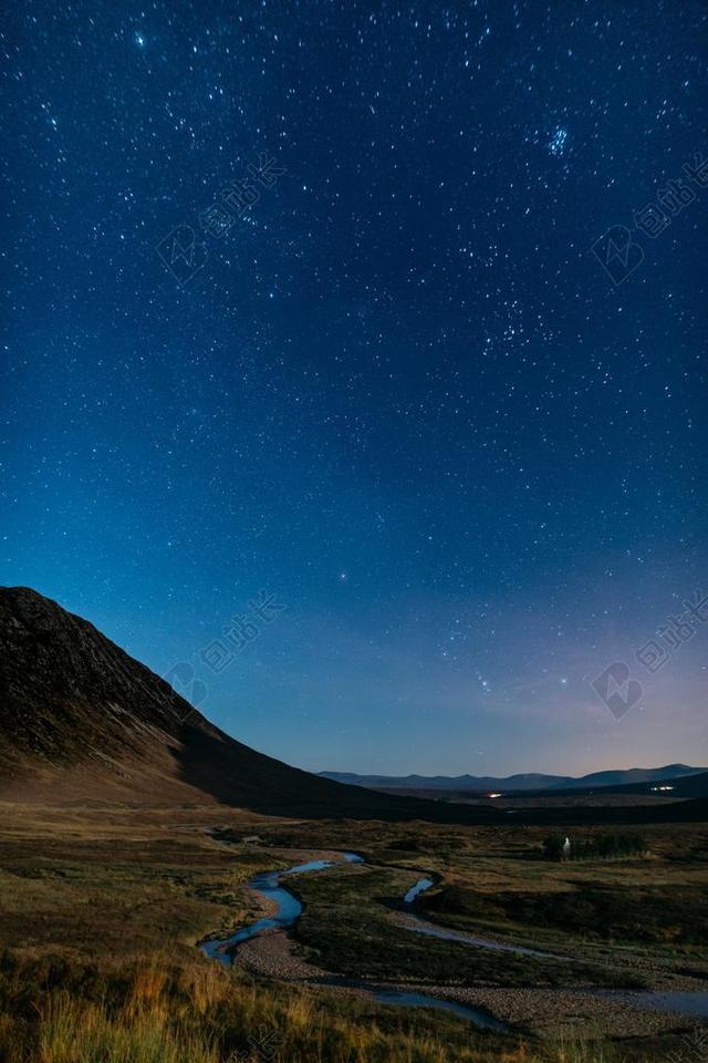 星空 星星 闪光 明星      星空 太空 空间                        风景 风光 美景 田园 山水 夜晚 晚上 黑夜 黑暗 灯光 霓虹灯 山 山峰 顶峰 景色 墙 围墙 表面 隔阂 背景 冒险 探险 远足 度假 旅游 休闲 挑战 极限运动 幸福 快乐 高兴 家庭 甜蜜 天空 写字 文章 书籍 自然 环境 IPHONE 苹果 苹果手机 商务 山 山峦 山峰
