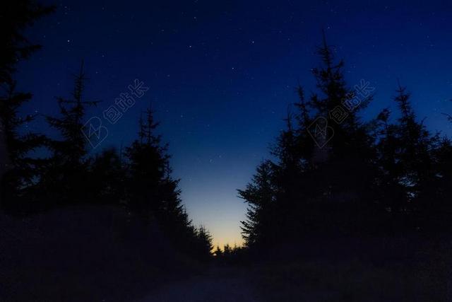 星空 星星 闪光 明星       星空 太空 空间   夜晚 晚上 黑夜 黑暗 灯光 霓虹灯 道路 旅途 路途 户外 街道 公路 日落 夕阳 太阳 美女 丽人 优雅 美丽 漂亮 女孩 女人 女性 墙 围墙 表面 隔阂 背景 灯光 光线 激光 打火机 山 山峰 顶峰 景色 爱情 恋爱 恋人 情人 情侣 浪漫 睡觉 梦乡 做梦 卧室 树木 丛林 森林  音乐 音乐会 演唱会 自然 环境 树 树木 树林 森林 钟 时钟 时间 山 山峦 山峰