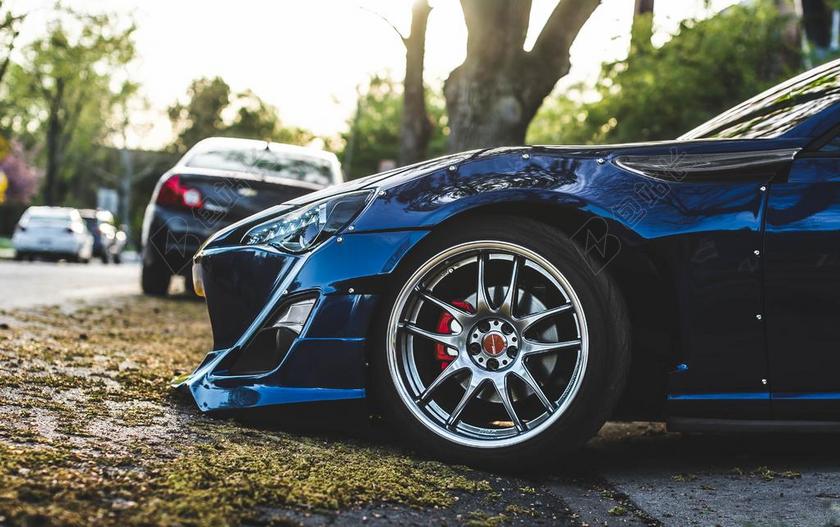 汽车 车 小汽车 轿车 跑车 爱情 恋爱 恋人 情人 情侣 浪漫 肖像 人物特写 画像 自然 环境  全身像 活力  人物 人群 风土人情 树 树木 树林 森林