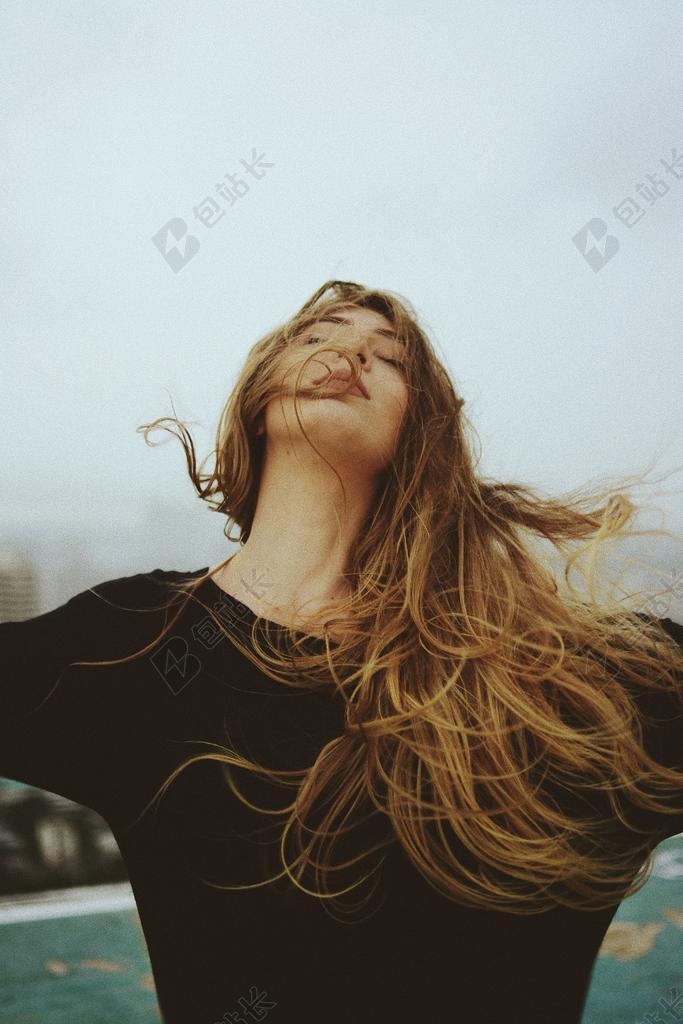 太空 空间 美女 丽人 优雅 美丽 漂亮 女孩 女人 女性 时尚 流行 个性 城市  头发 毛发 毛 头部 健康 绿色食品 环保 营销 推广 商务 市场 策划 爱情 恋爱 恋人 情人 情侣 浪漫 冒险 探险 远足 度假 旅游 休闲 挑战 极限运动 开心 喜悦 笑话 开怀大笑 肖像 人物特写 画像 女孩 少女 姑娘 美丽  天空 沙滩 海滩 音乐 音乐会 演唱会 书 书籍 阅读  全身像 可爱的 清新 新鲜 自然 环境 人物 人群 风土人情  一个女人 女性 女士 美丽 女人