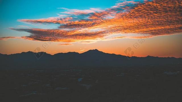 风景 风光 美景 田园 山水 夜晚 晚上 黑夜 黑暗 灯光 霓虹灯 日落 夕阳 太阳 地球 泥土 草地 操场 山 山峰 顶峰 景色 天空 自然 环境