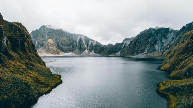 风景 风光 美景 田园 山水 地球 泥土 草地 操场  美女 丽人 优雅 美丽 漂亮 女孩 女人 女性 旅行 旅游 行程 度假 休闲 度假 假日 自然 环境 云 云朵 天空 雨 下雨 惬意 山 山峦 山峰