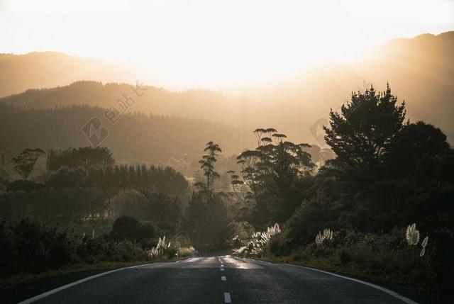 风景 风光 美景 田园 山水 道路 旅途 路途 户外 街道 公路 日落 夕阳 太阳 灯光 光线 激光 打火机 山 山峰 顶峰 景色 自然 环境 树 树木 树林 森林