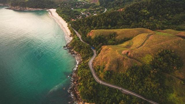 道路 旅途 路途 户外 街道 公路 树木 丛林 森林 沙滩 海滩  海 海水 大海  雨 下雨 惬意 树 树木 树林 森林