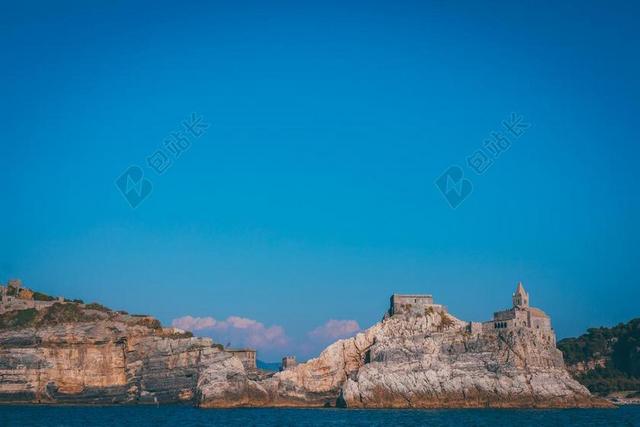 美女 丽人 优雅 美丽 漂亮 女孩 女人 女性 山 山峰 顶峰 景色 旅行 旅游 行程 度假 休闲 度假 假日   天空 活力  建筑 结构 建筑物 建筑学  山 山峦 山峰