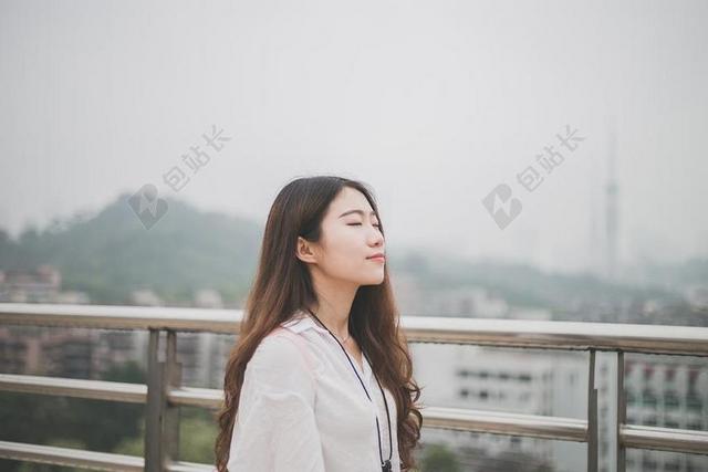 美女 丽人 优雅 美丽 漂亮 女孩 女人 女性 头发 毛发 毛 头部 营销 推广 商务 市场 策划  肖像 人物特写 画像 女孩 少女 姑娘 美丽 全身像 人物 人群 风土人情 活力