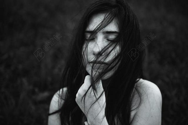 伤感女人图片