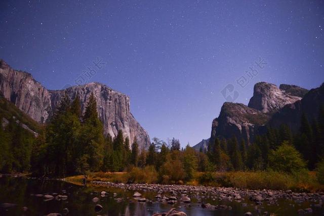 星空 星星 闪光 明星 风景 风光 美景 田园 山水 夜晚 晚上 黑夜 黑暗 灯光 霓虹灯 山 山峰 顶峰 景色 天空 树木 丛林 森林 树 树木 树林 森林