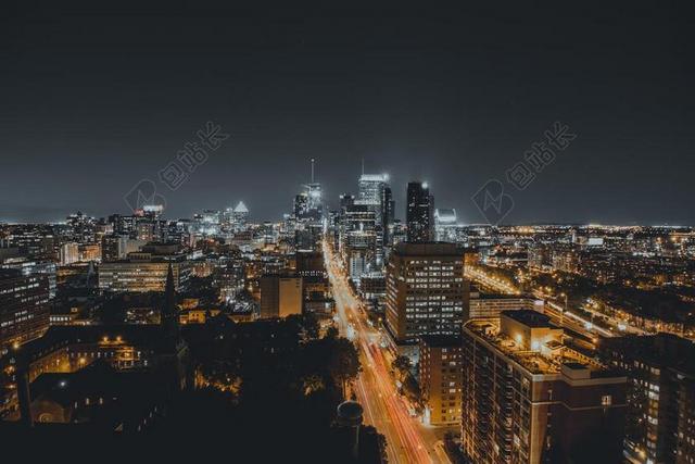 夜晚 晚上 黑夜 黑暗 灯光 霓虹灯 建筑 大厦 建筑物 建设 风景 风光 美景 田园 山水  雨 下雨 忧郁 灯光 光线 激光 打火机 夏日 夏季 热情 云 云朵 天空 活力 加拿大 城市 城市生活 现代化 白色 浅色 黑白 简单 清新