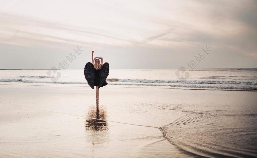 夜晚 晚上 黑夜 黑暗 灯光 霓虹灯 风景 风光 美景 田园 山水  时尚 流行 个性 城市 创意 艺术 个性 派对 聚会 庆祝 愉快 帮派 生日 生辰 节日 诞辰 爱情 恋爱 恋人 情人 情侣 浪漫 幸福 快乐 高兴 家庭 甜蜜 美食 食品 餐饮 女孩 少女 姑娘 美丽 书 书籍 阅读 海 海水 大海  可爱的 脚 足  人物 人群 风土人情 工作 职业 职场 商务 黑色 暗色 黑白 昏暗