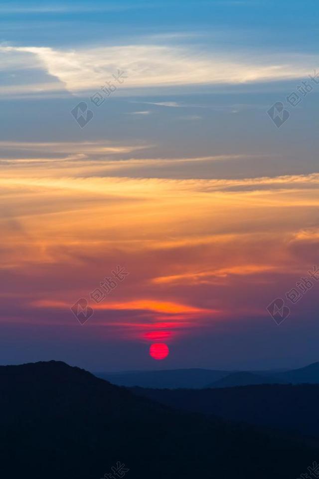 夜晚 晚上 黑夜 黑暗 灯光 霓虹灯 风景 风光 美景 田园 山水 日落 夕阳 太阳  灯光 光线 激光 打火机 美女 丽人 优雅 美丽 漂亮 女孩 女人 女性  肖像 人物特写 画像 天空 全身像 云 云朵 天空