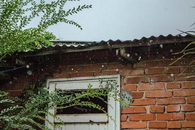 建筑 大厦 建筑物 建设 城市 都市 时尚 现代化 雨 下雨 忧郁 纹理 组织 材料 花纹 墙 围墙 表面 隔阂 背景 旅行 旅游 行程 度假 休闲 度假 假日 房子 房间 住宅 家 家园 家居 故乡 美丽 休闲 老人 智者 老者 天空