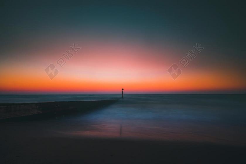 夜晚 晚上 黑夜 黑暗 灯光 霓虹灯  丽人 优雅 美丽 漂亮 女孩 女人 女性  爱情 恋爱 恋人 情人 情侣 浪漫  旅行 旅游 行程 度假 休闲 度假 假日  天空 沙滩 海滩 海 海水 大海 可爱的 自然 环境 雨 下雨 惬意