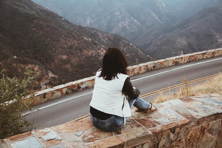 花 玫瑰 美丽 花朵 道路 旅途 路途 户外 街道 公路  时尚 流行 个性 城市 创意 艺术 个性 冒险 探险 远足 度假 旅游 休闲 挑战 极限运动 旅行 旅游 行程 度假 休闲 度假 假日 朋友 友谊 友情 放松 休闲 咖啡 咖啡厅 肖像 人物特写 画像 冬季 冬天 新年 女孩 少女 姑娘 美丽 秋天 秋日 手表 腕表 时间 观察 全身像 自然 环境 雨 下雨 惬意 IPHONE 苹果 苹果手机 商务 树 树木 树林 森林  女性 女士 美丽 女人 一个女人  山 山峦 山峰