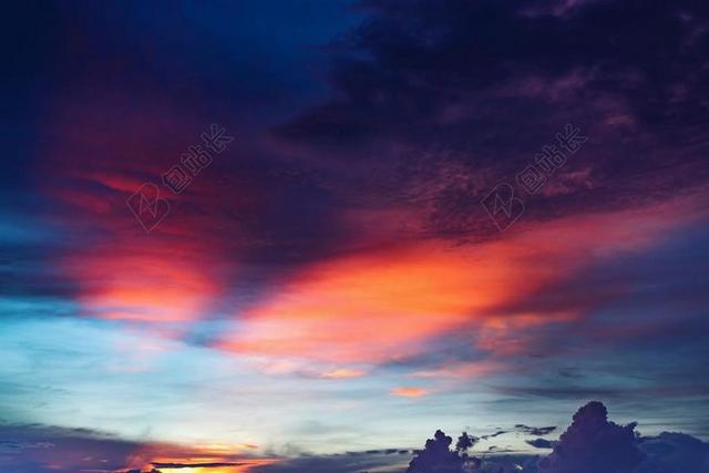 日落 夕阳 太阳 风景 风光 美景 田园 山水 灯光 光线 激光 打火机 天空  自然 环境 动物 手表 腕表 时间 观察  云 云朵 天空 活力