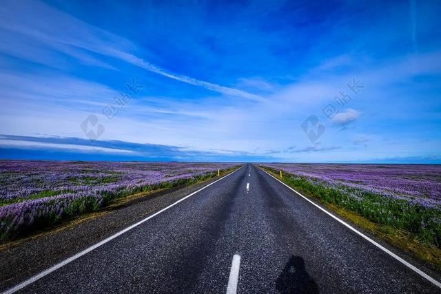 道路 旅途 路途 户外 街道 公路 美女 丽人 优雅 美丽 漂亮 女孩 女人 女性 旅行 旅游 行程 度假 休闲 度假 假日 天空