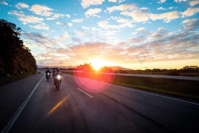 日落 夕阳 太阳 道路 旅途 路途 户外 街道 公路