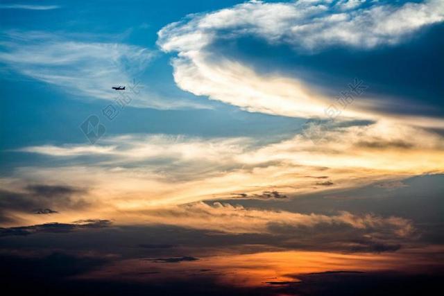 日落 夕阳 太阳 天空  云 云朵 天空